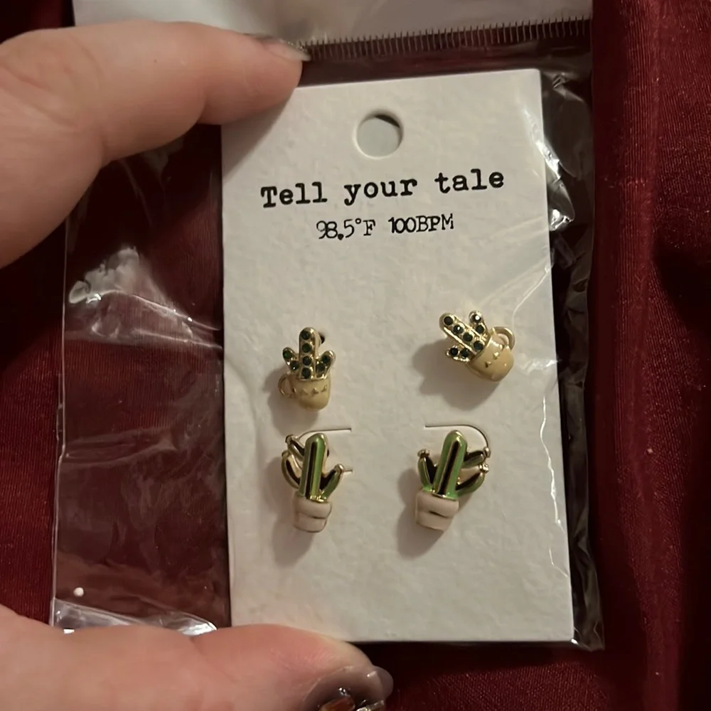 Tell Your Tale Cactus earrings - Picture 1 of 3